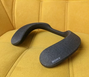 Test Sony SRS-NS7 : une expérience immersive réussie pour cette enceinte tour de cou